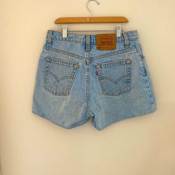 Vintage High waisted Levi’s 505 shorts - Picture 2 of 10
